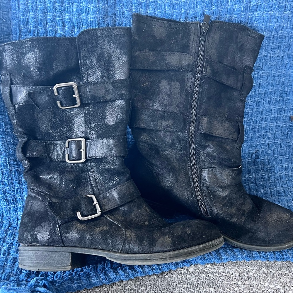 Black distressed look low motorcycle look boots